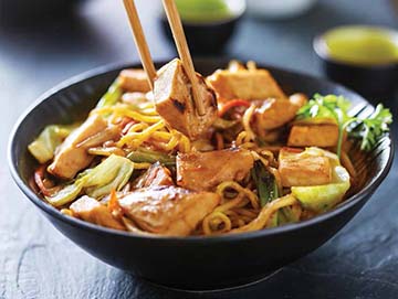 Stir-Fry-with-Chicken-and-Noodles