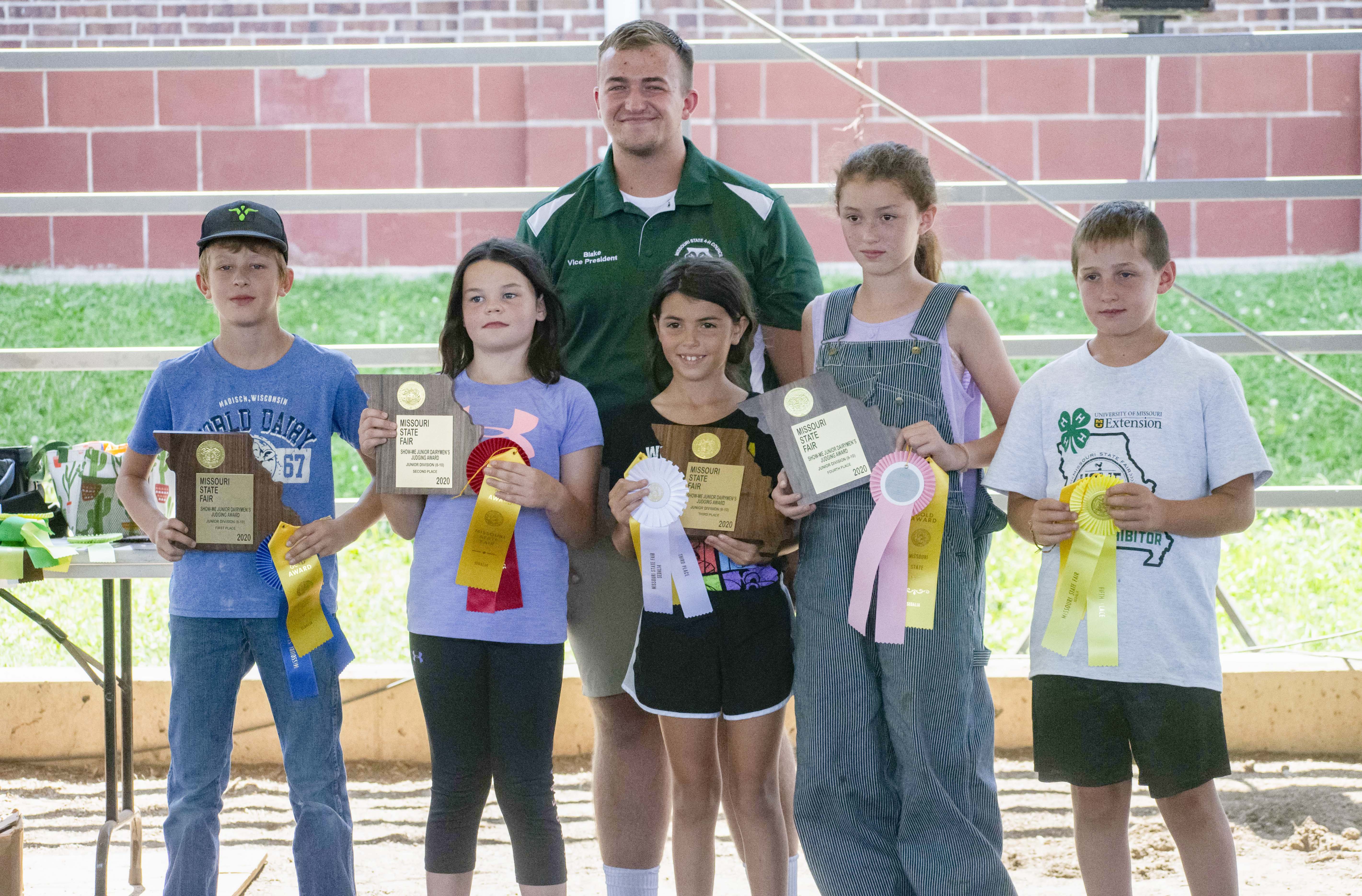 Top junior judges, l to r:.Tysonn Droste, Harper VanZyverden, State 4-H Council Vice-President Blake Wright, Ellery Couch, Raylee Couch and Noah Gunter.