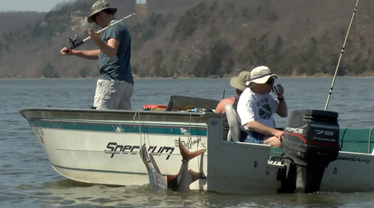 Paddlefish snaggers on Lake of the Ozarks.University of Missouri